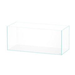 Acuario LANDEN 90L con vidrio bajo hierro ofrece visión panorámica clara.