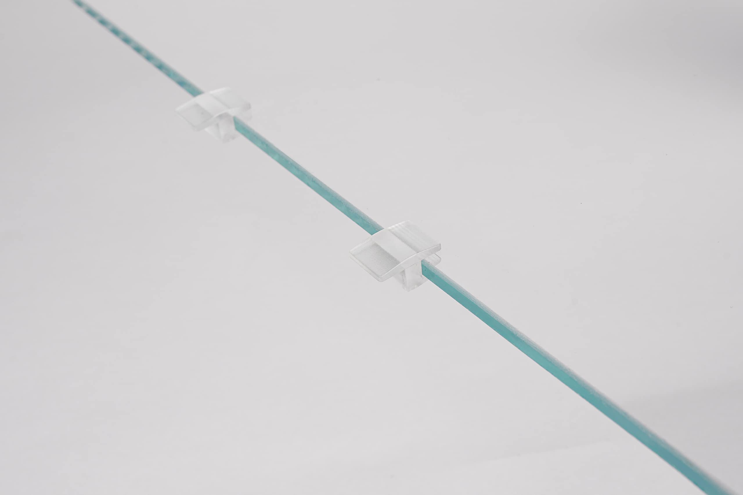 LANDEN clip deja hueco de 3 mm para iluminación LED.