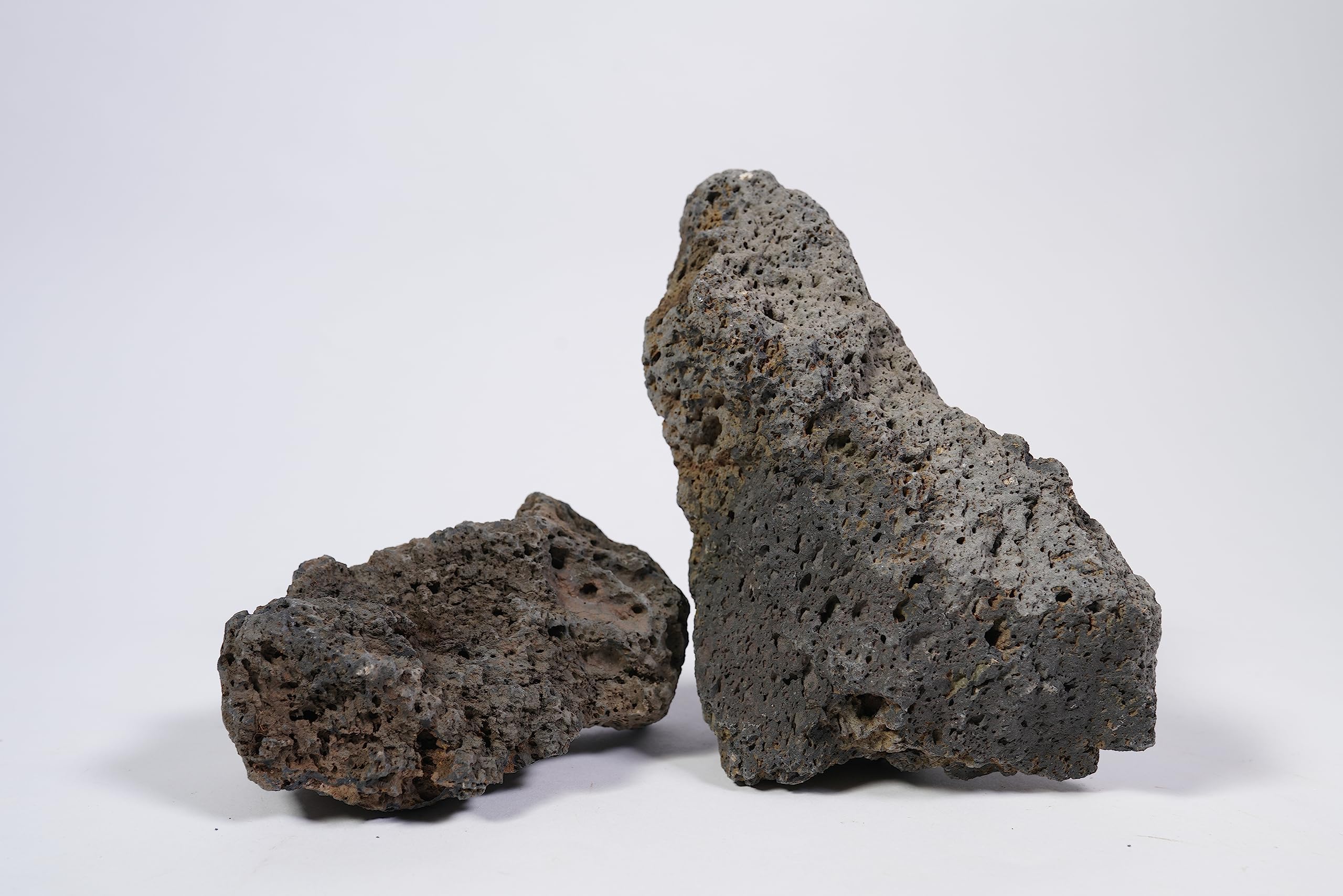 LANDEN Lava islandesa en acuario, crea una escena natural de agua en movimiento.