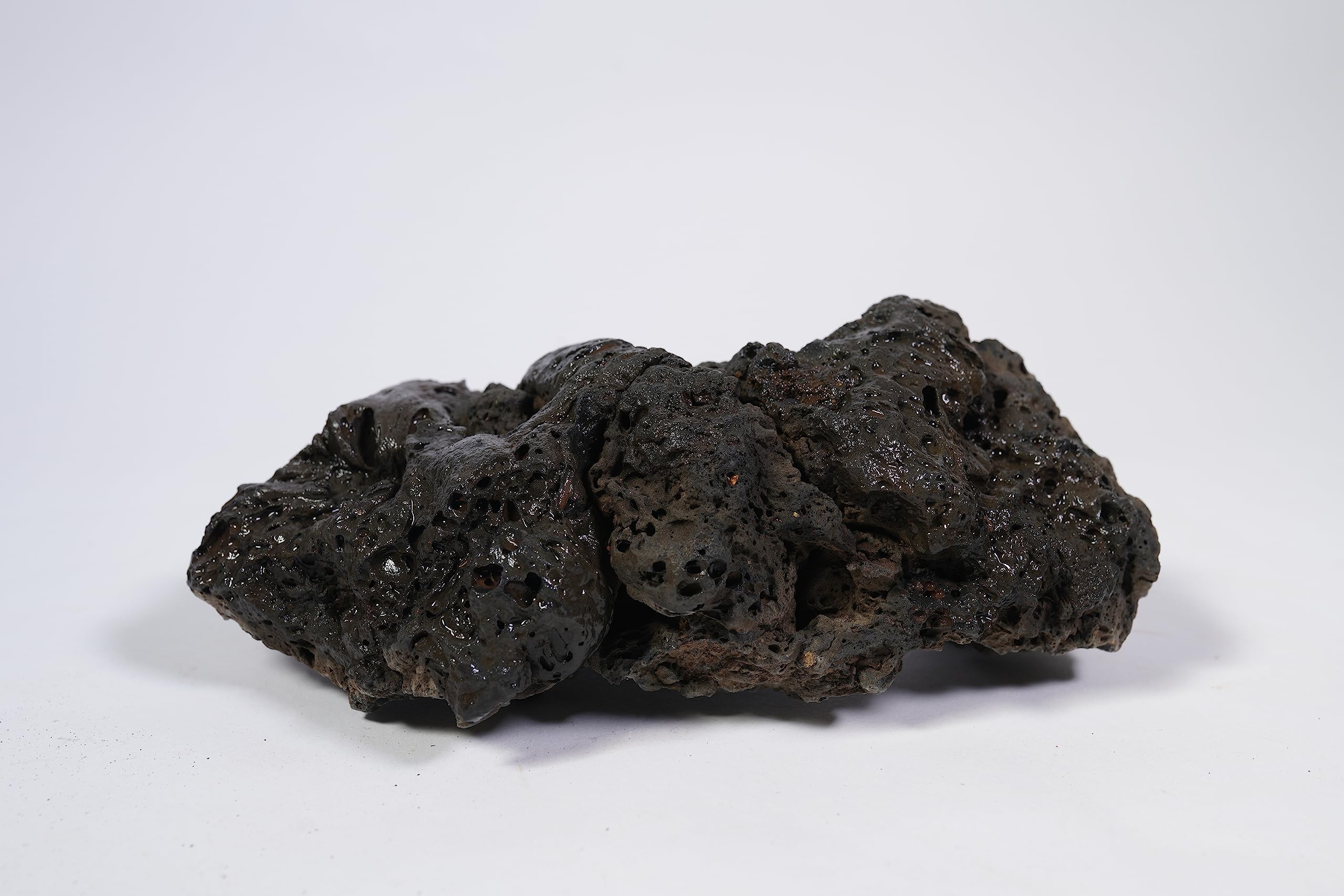 LANDEN Piedra lava islandesa, texturas únicas que iluminan escenas subacuáticas realistas.