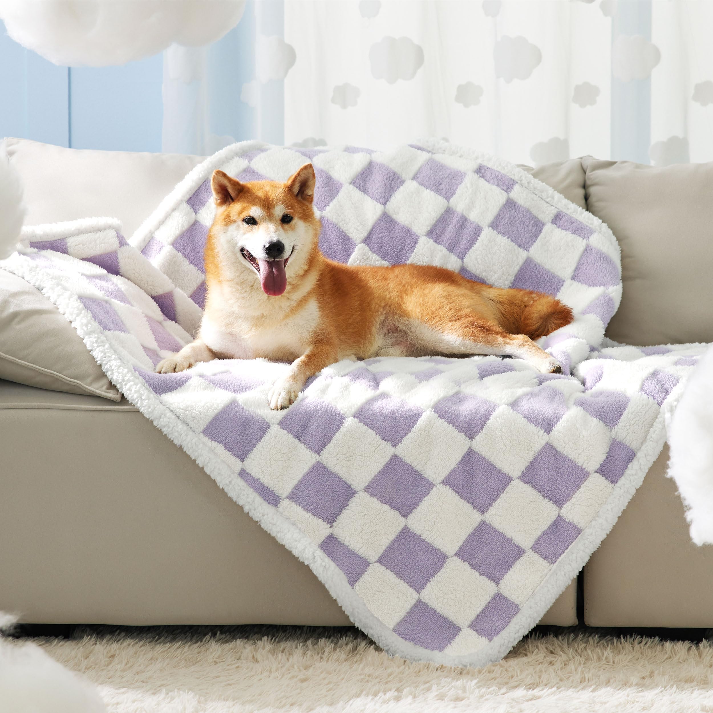 Manta doble cara sherpa LE SURE ofrece calor suave para tu mascota.