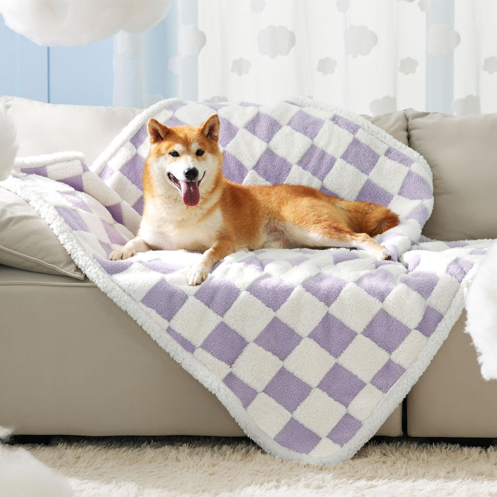 Manta doble cara sherpa LE SURE ofrece calor suave para tu mascota.