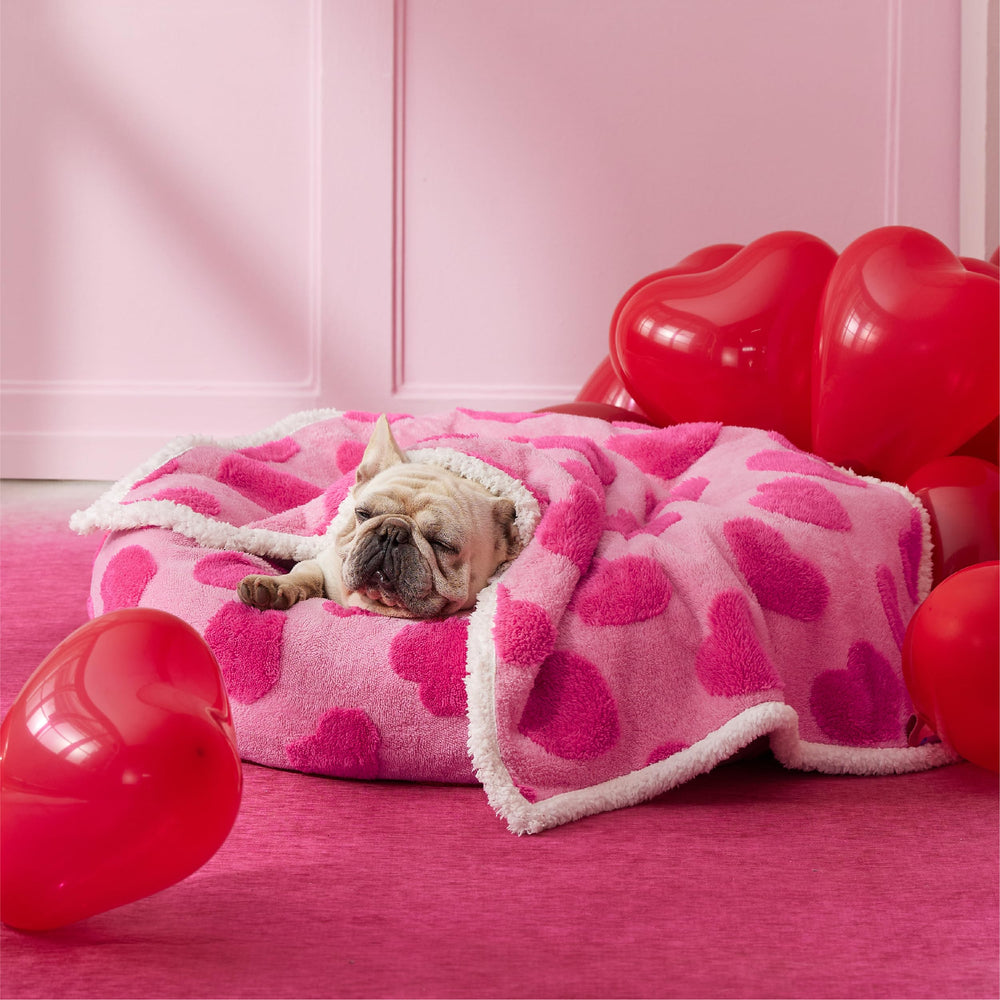 Manta LE SURE con textura Corazón rosa en 3D para hogar cálido.