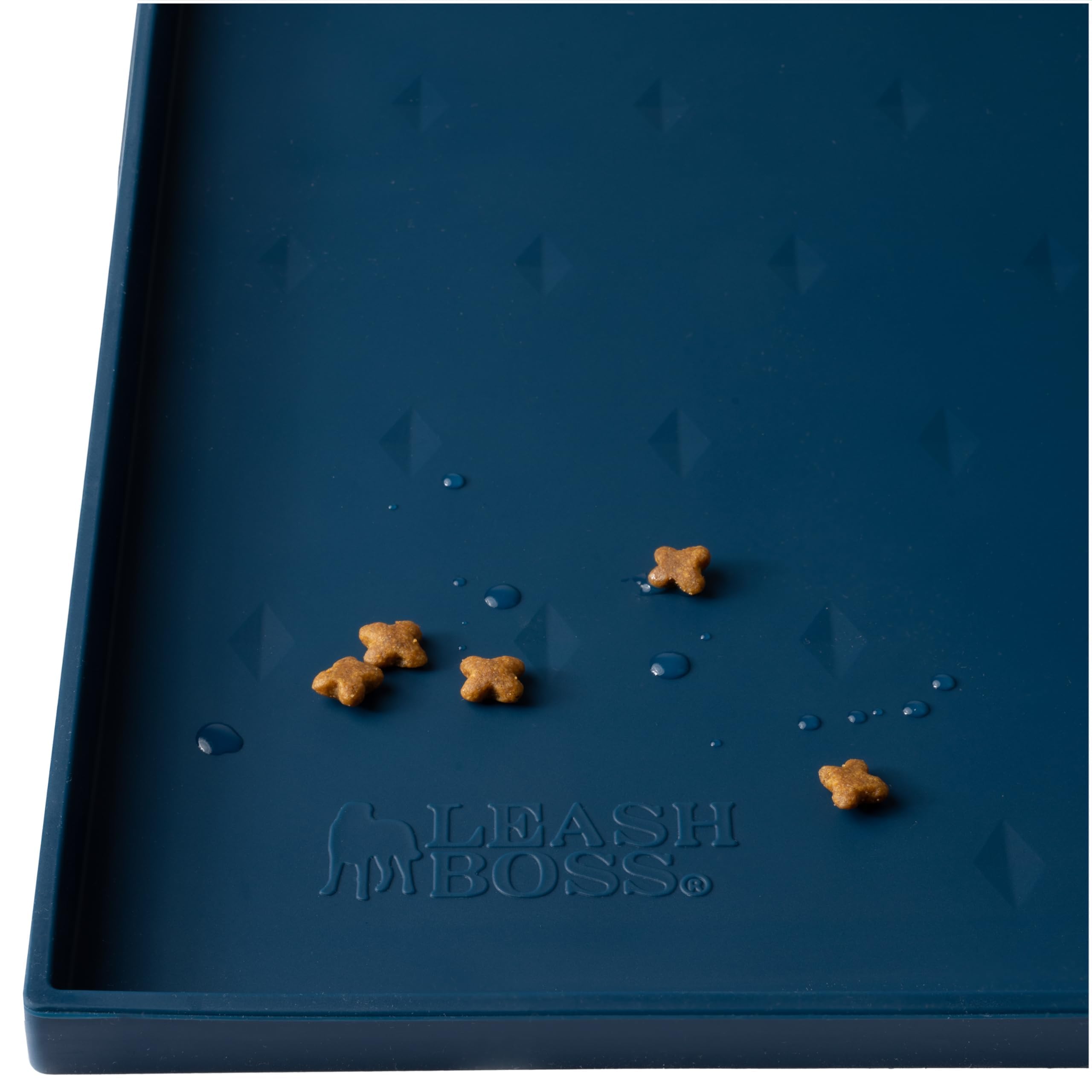 Tapete impermeable Leash Boss para alimentos de perros y gatos; protege suelos.