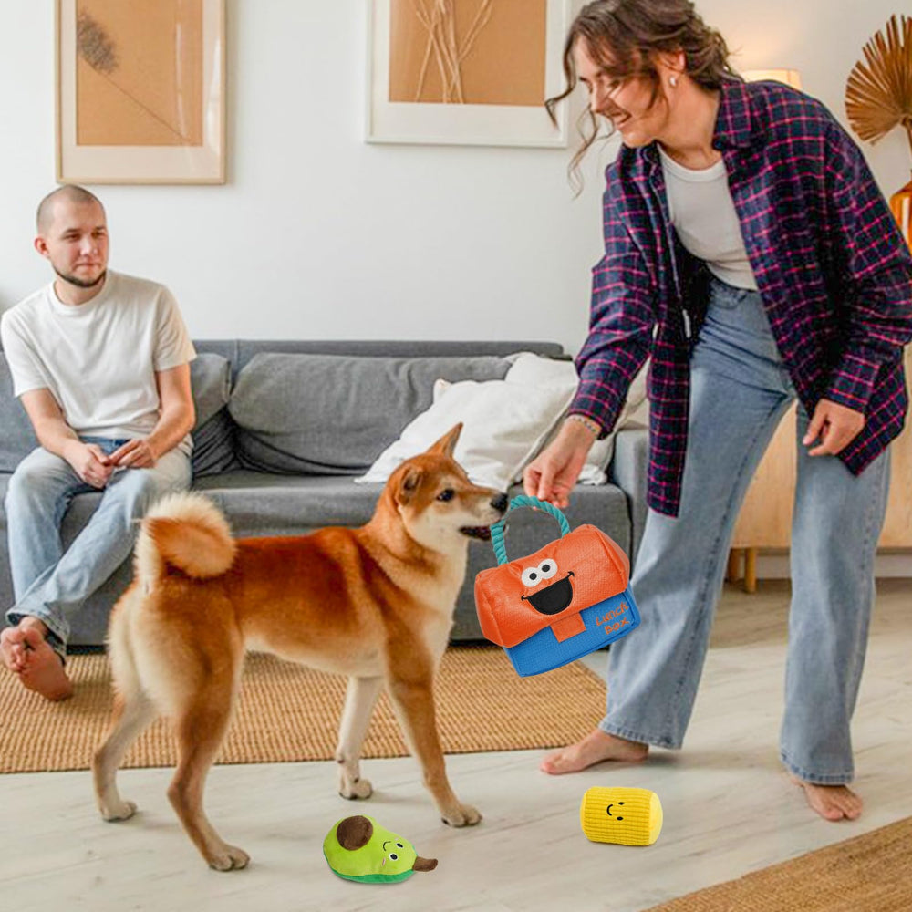 Gran capacidad de almacenamiento para guardar juguetes del perro.