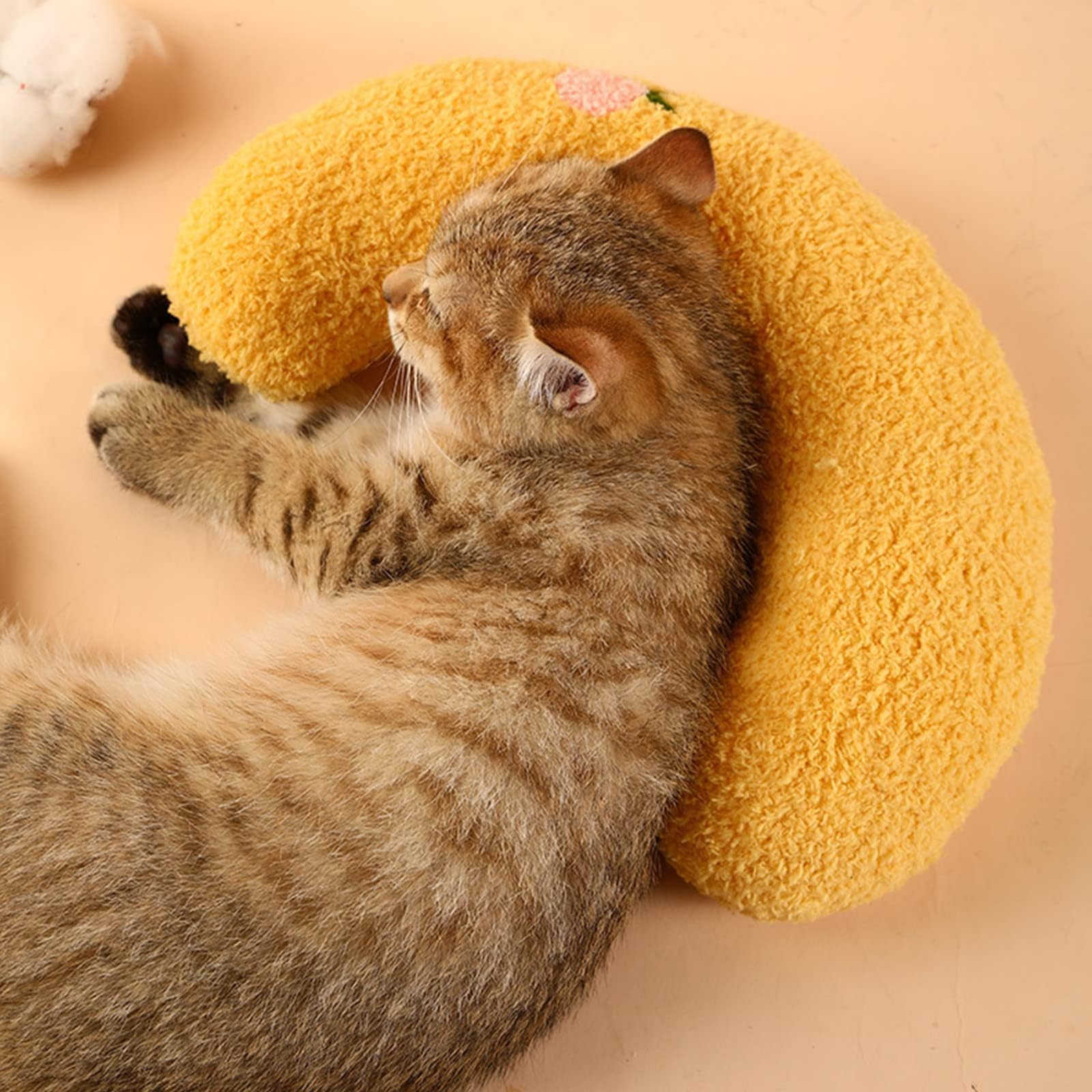 Les Arbres Fair Little Pillow textura peluche suave para siestas tranquilas.