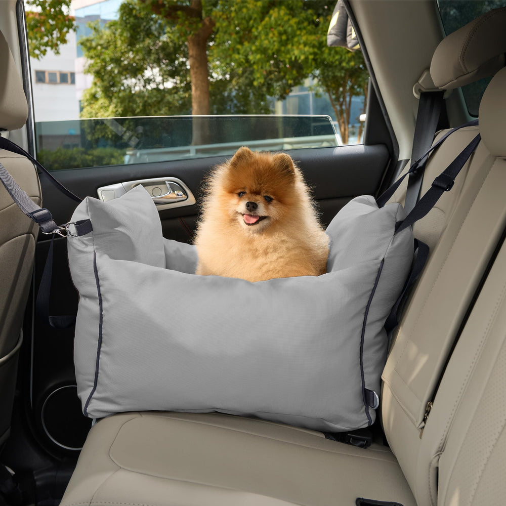 Amplios compartimentos Lesure para guardar accesorios del perro durante el viaje.