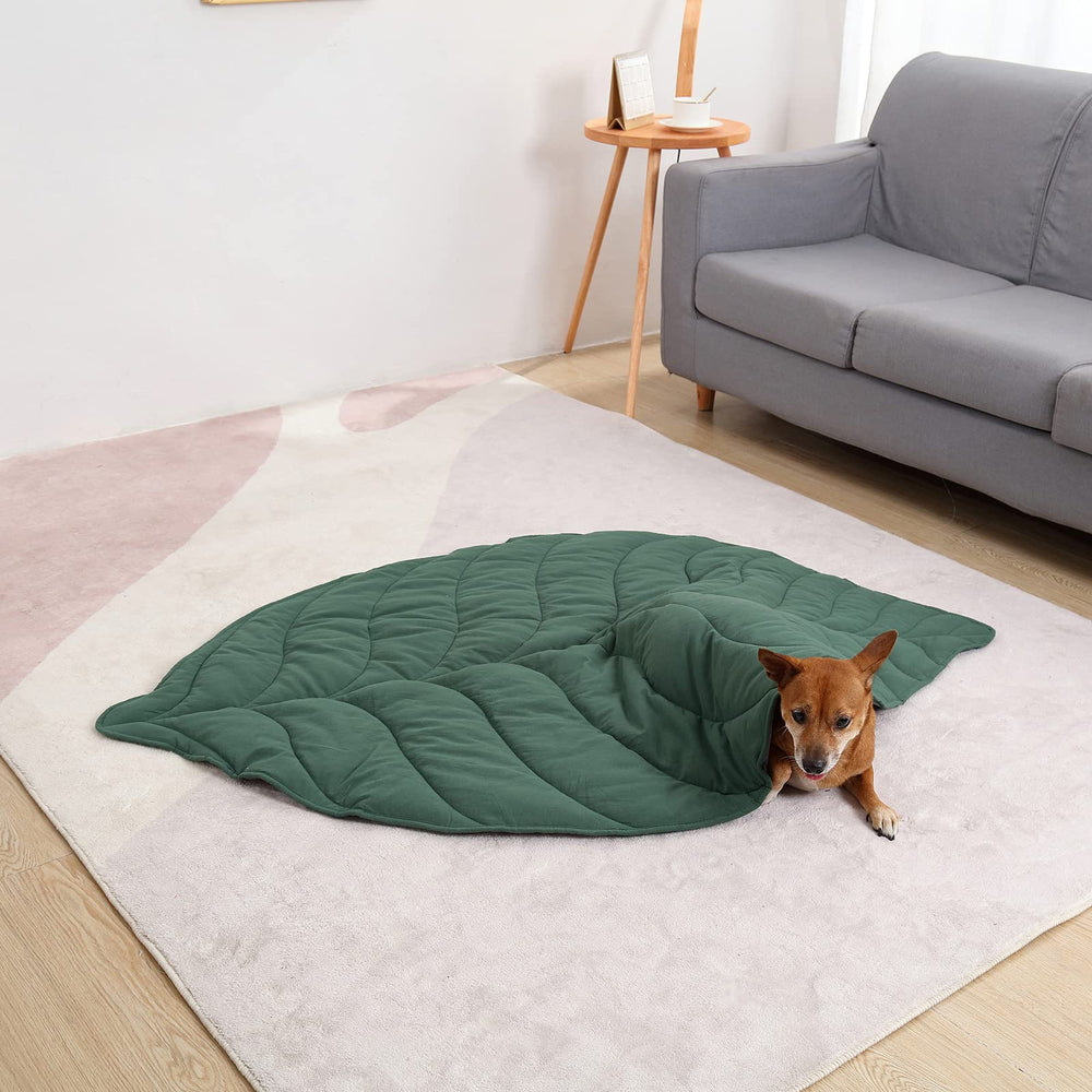 Letalong manta diseño hoja, funciona como cama o alfombra para mascotas.