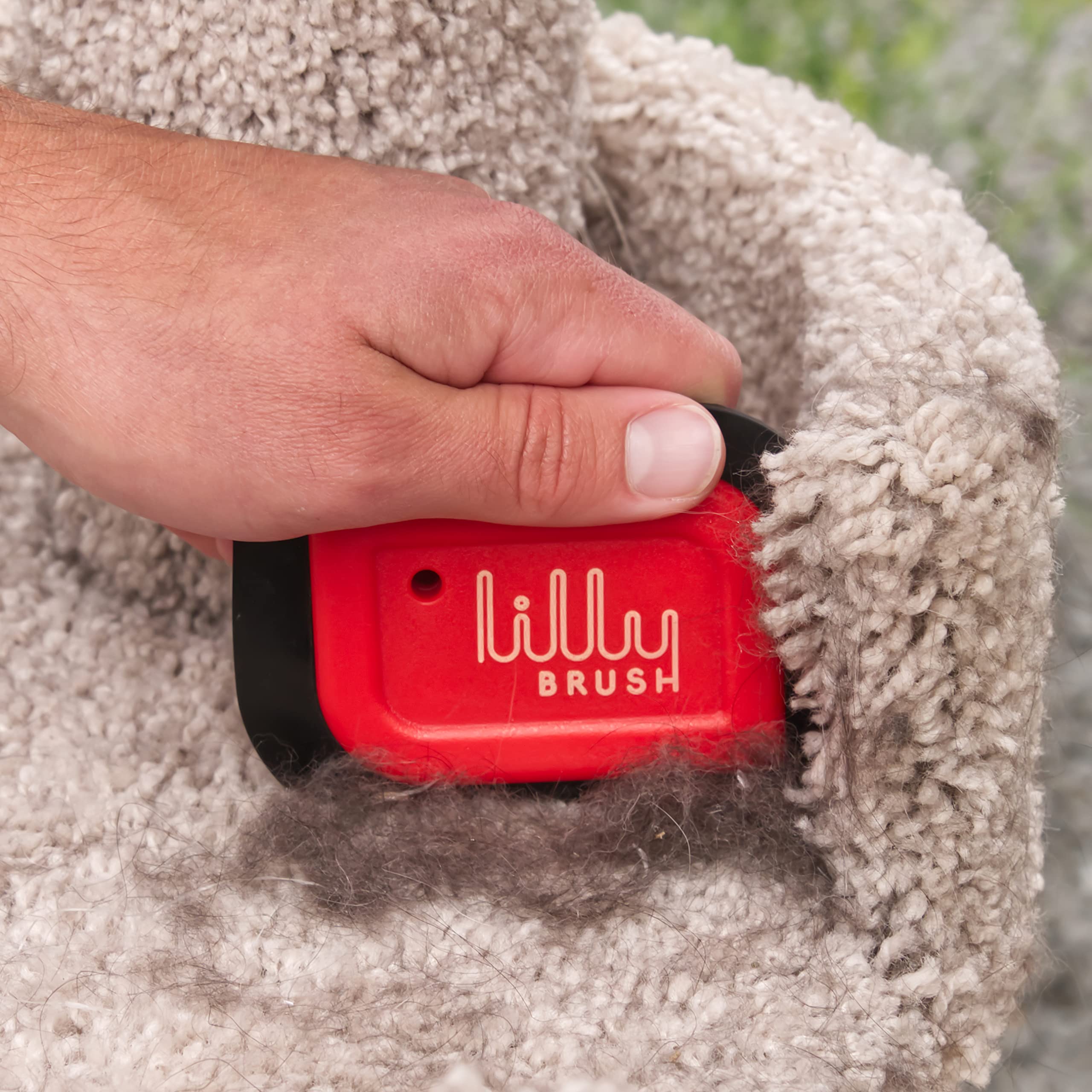 Lilly Brush Mini elimina pelo de prendas y mantas, ropa sin pelusas.
