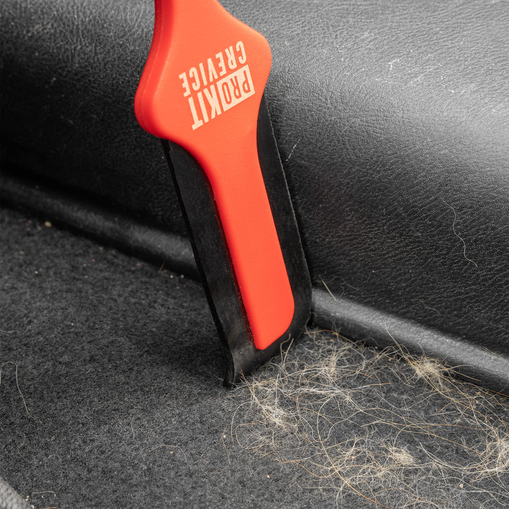 Lilly Brush Pro recoge pelo rebelde del coche para una limpieza rápida.