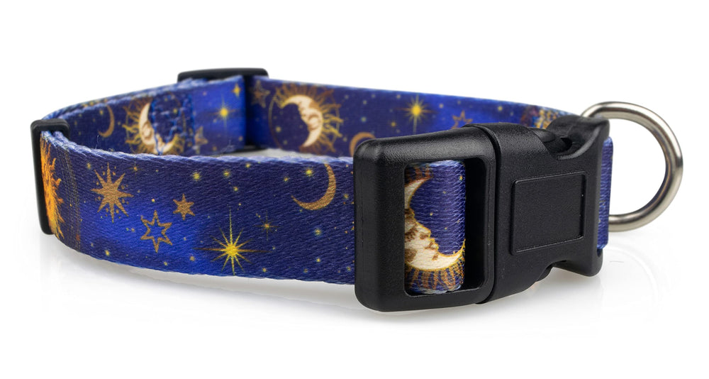 Collar Limeloot Luna Celeste con luna y estrellas, ideal para paseos cómodos de perros grandes.