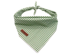 Bandana Lionet Paws para perro con diseño triángulo, ideal para paseos diarios.