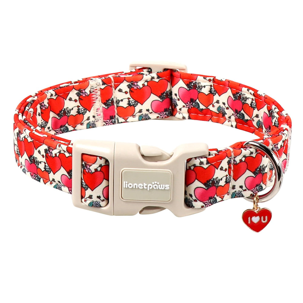 Collar Lionet Paws con flores beige, ideal para paseos con estilo.