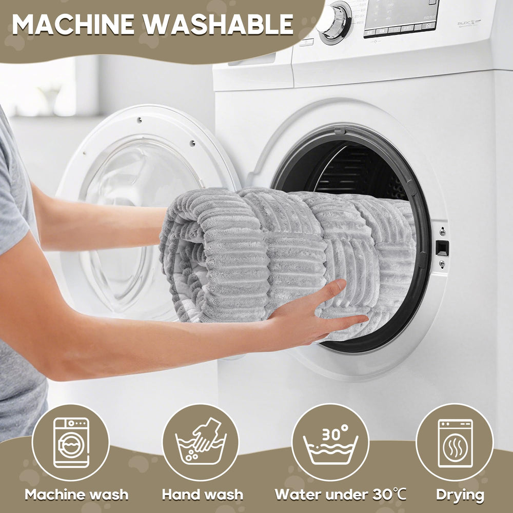 La Loiion resistente-a-mordidas protege el material frente a juegos intensos.