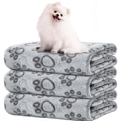 Lokoz manta para perros pequeños con huellas, protege la cama y ofrece calor suave.