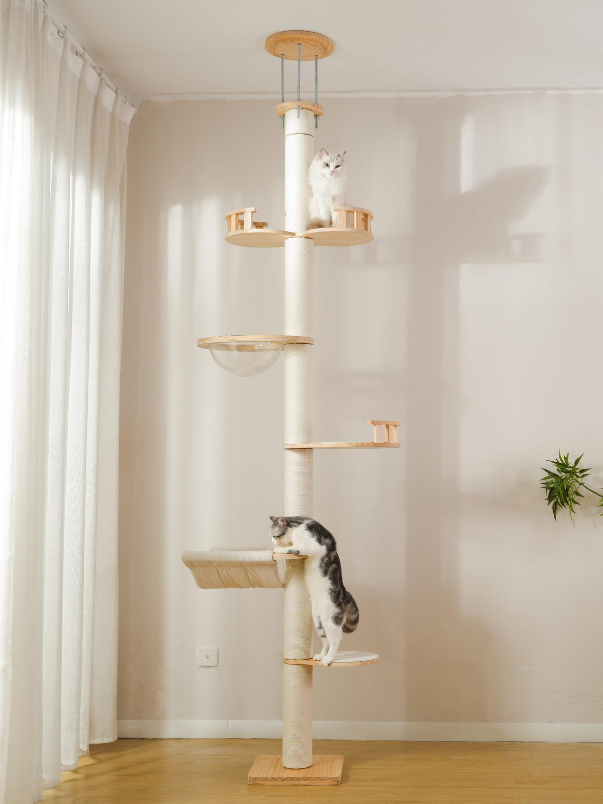 LOVINFURBABY arbol-gato-techo-ajustable facilita trepar y observar desde altura.
