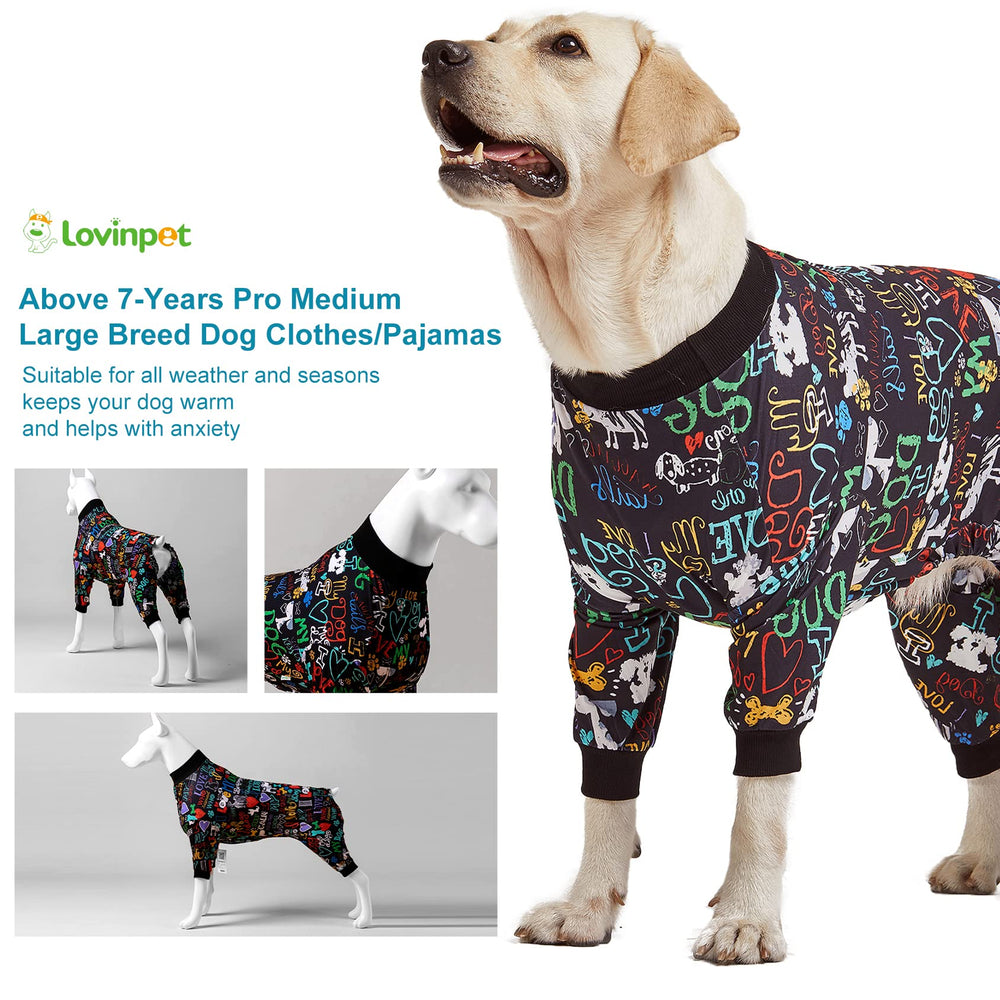 LovinPet pijama negro utilizado en exterior para aventuras al aire libre.