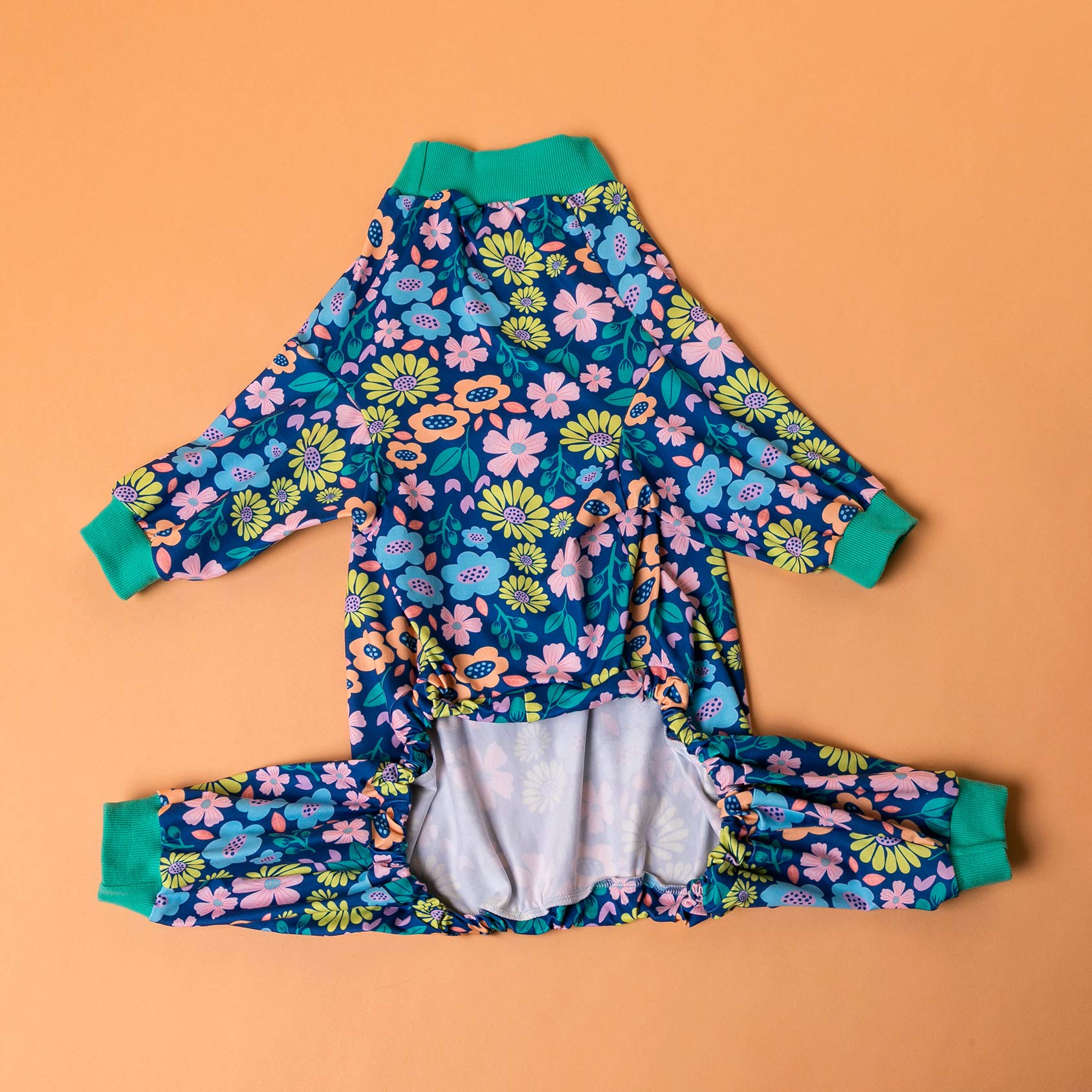 LovinPet Pijama XXL para perro grande, ajuste elástico y seguro.