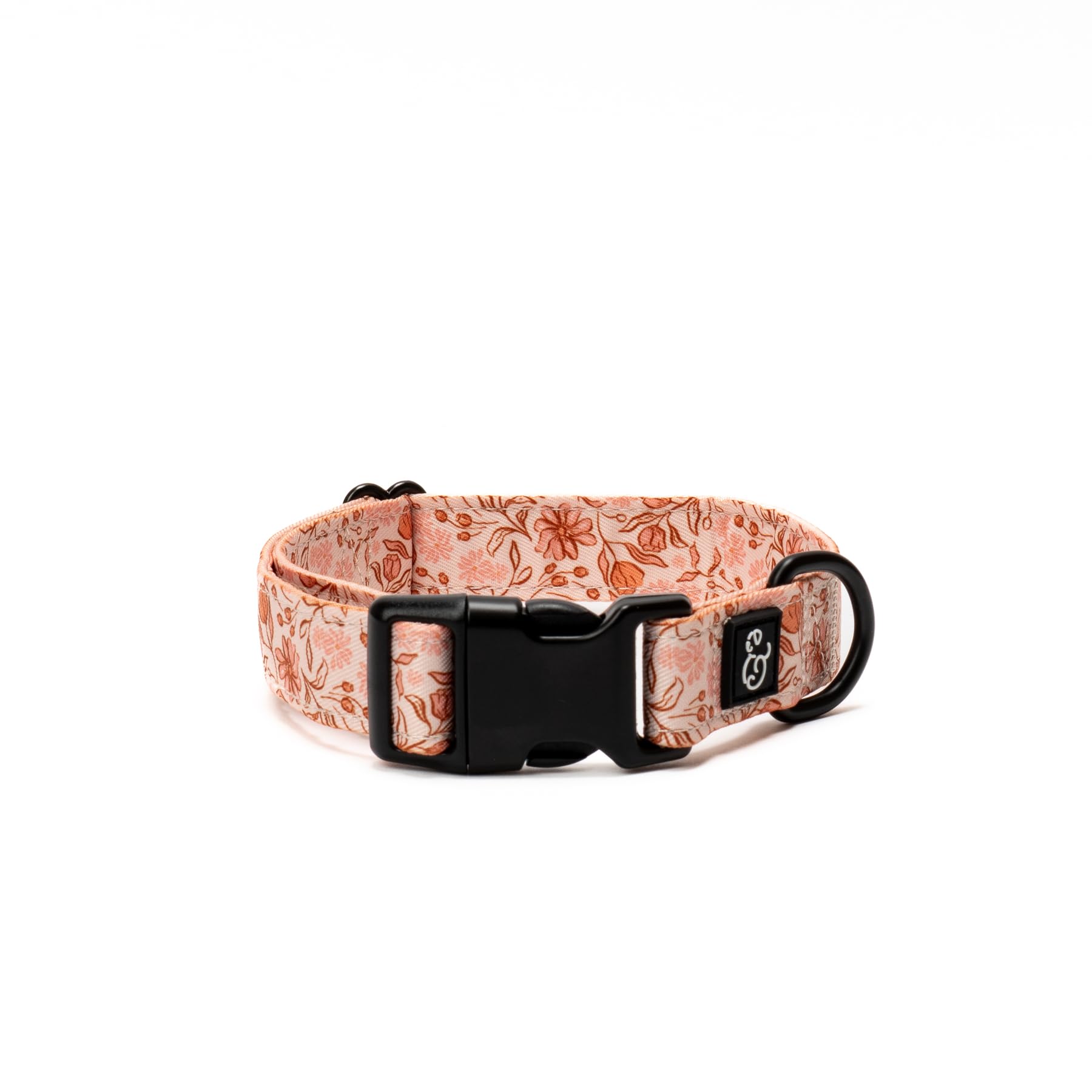 Collar Lucy & Co. con cierre metálico duradero para paseos seguros.
