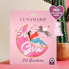 Bandana LunaMarie con diseño en V para un ajuste cómodo en perros grandes.