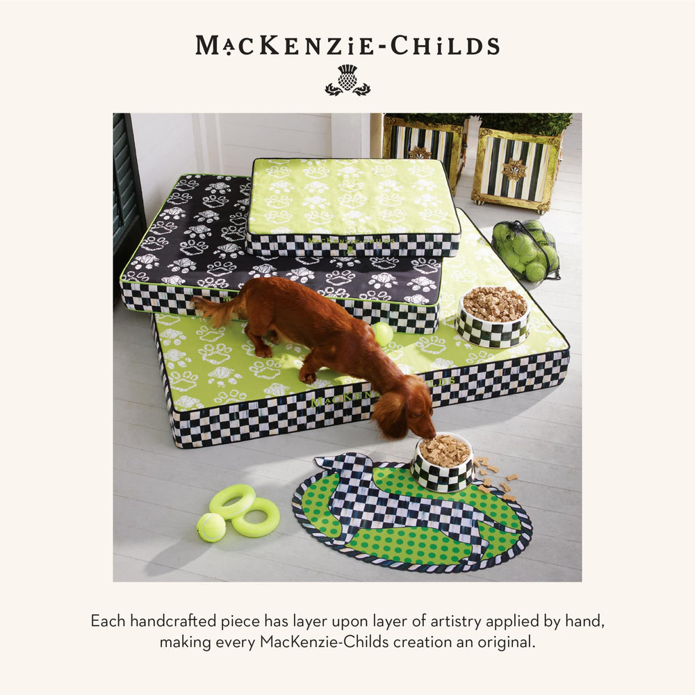 Accesorio para hogar Mackenzie-Childs, tazón para mascotas con estilo.