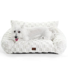 Cama MADE4PETS con pelo sintético y diseño a cuadros para interiores confortables.