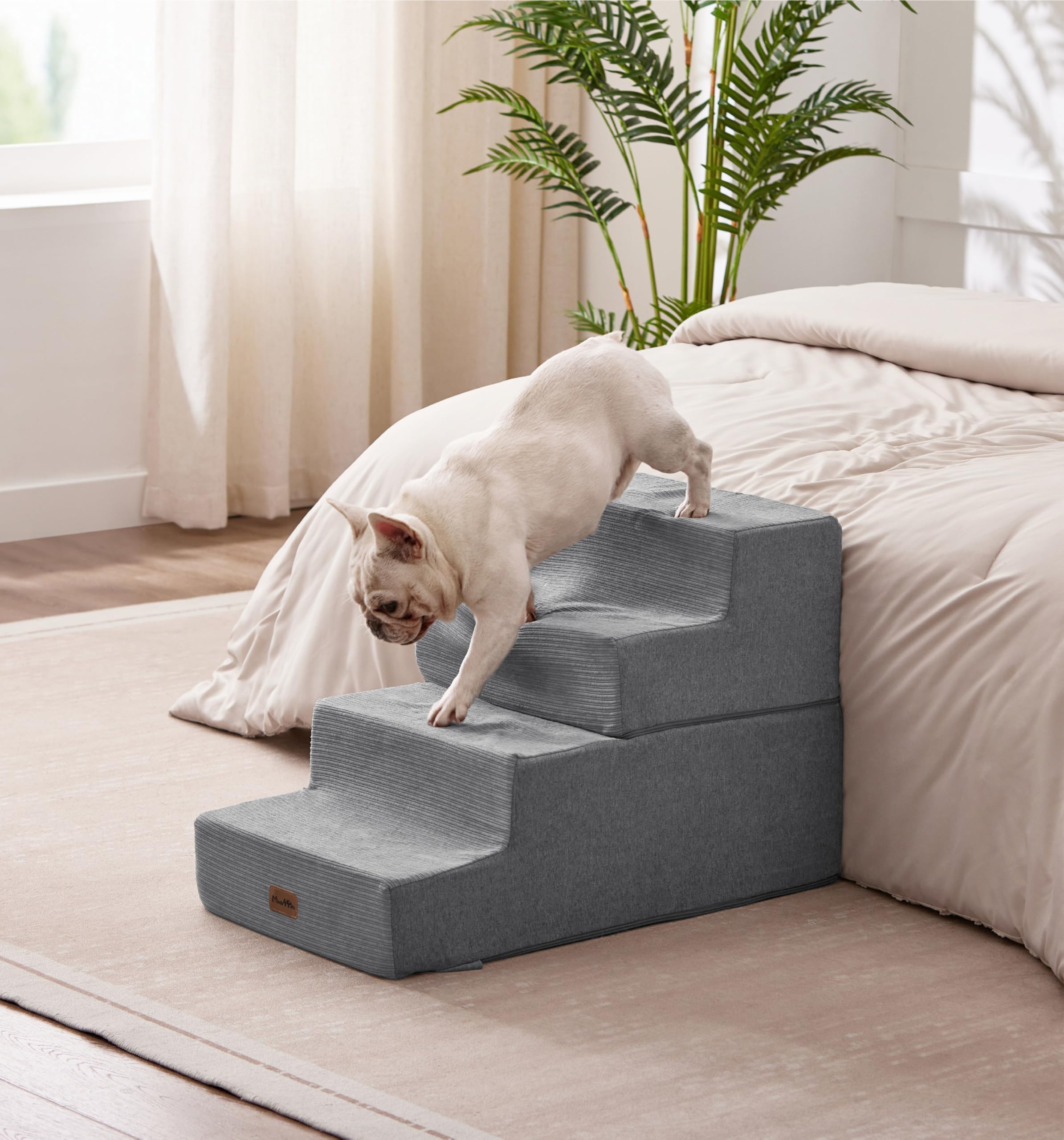 MADE4PETS escalones compactos: almacenamiento ligero y cómodo.