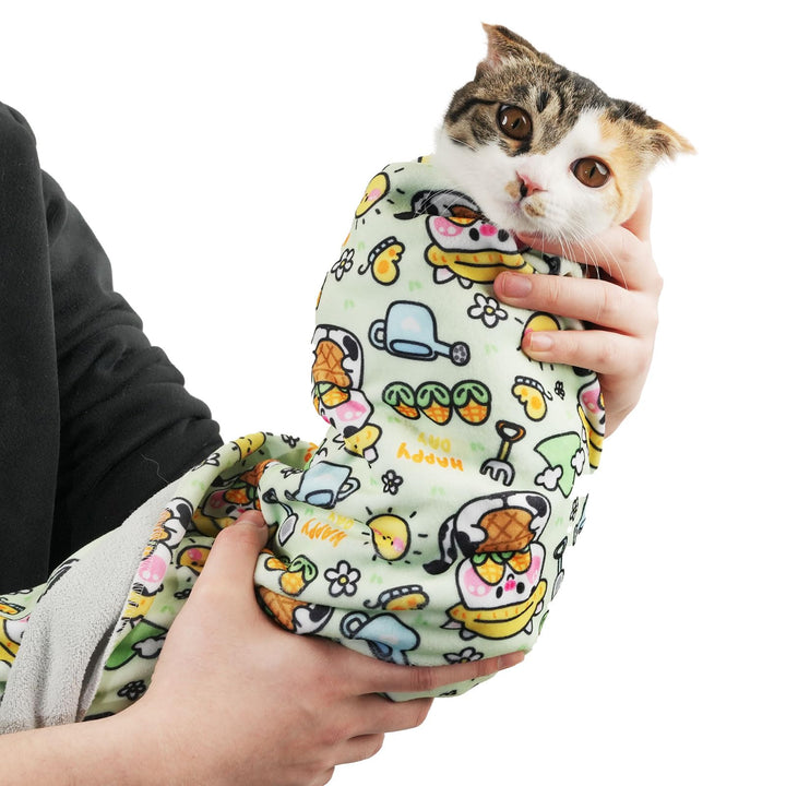 maiwoste envoltura para gatos XL en primer plano, comodidad y seguridad durante el aseo.