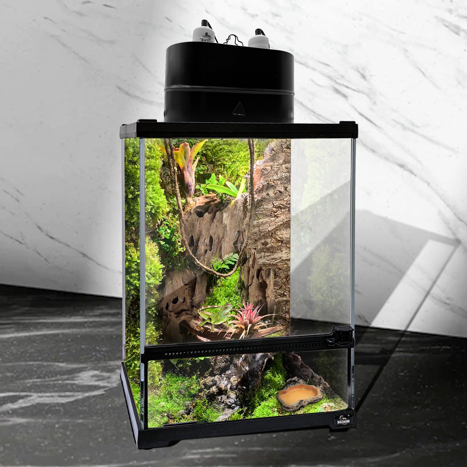 Compatible con reptiles y anfibios, iluminación versátil para uso diario.