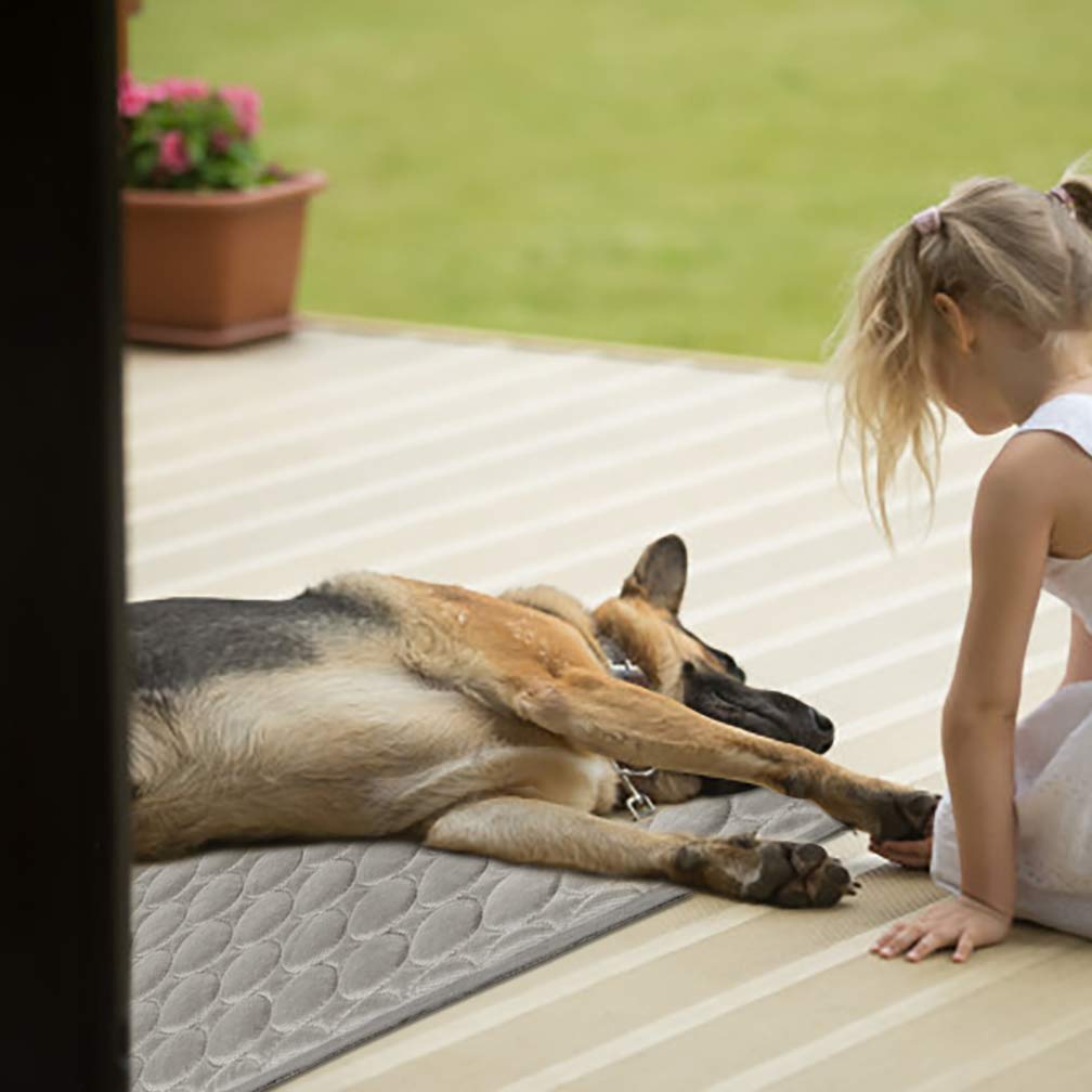 Almohadilla MeiLiMiYu para perros doblada, fácil de guardar.