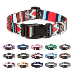 Collar Mercano ajustable con patrón tribal floral, cómodo y duradero para perros de todos los tamaños.