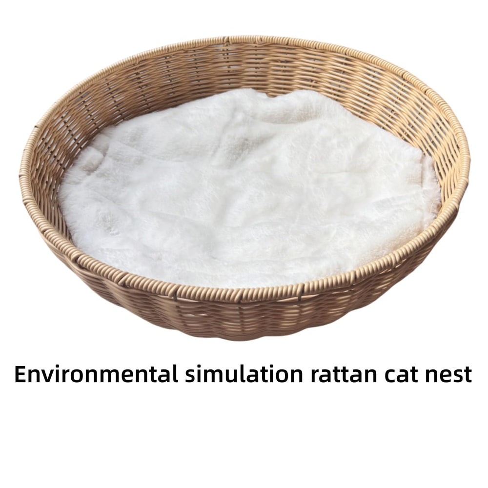 Cama de ratán tejida con cojín suave para siestas cómodas.