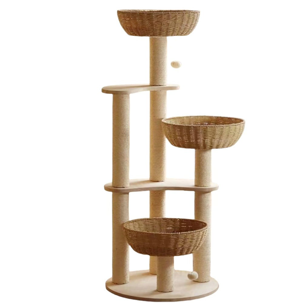 Pompones y cestas de ratán estimulan juego y exploración.