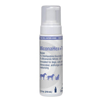 MiconaHex+Triz Mousse aplicada en pelaje para un cuidado suave de la piel.