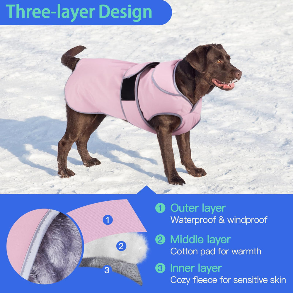 Interiores con forro polar rosa, mantiene al perro cálido y cómodo.