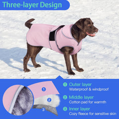 Interiores con forro polar rosa, mantiene al perro cálido y cómodo.