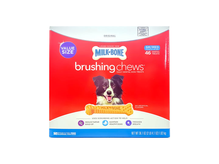 Milk-Bone Brushing Chews, empaque visible, apoya la limpieza diaria de dientes.