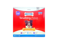 Milk-Bone Brushing Chews, empaque visible, apoya la limpieza diaria de dientes.