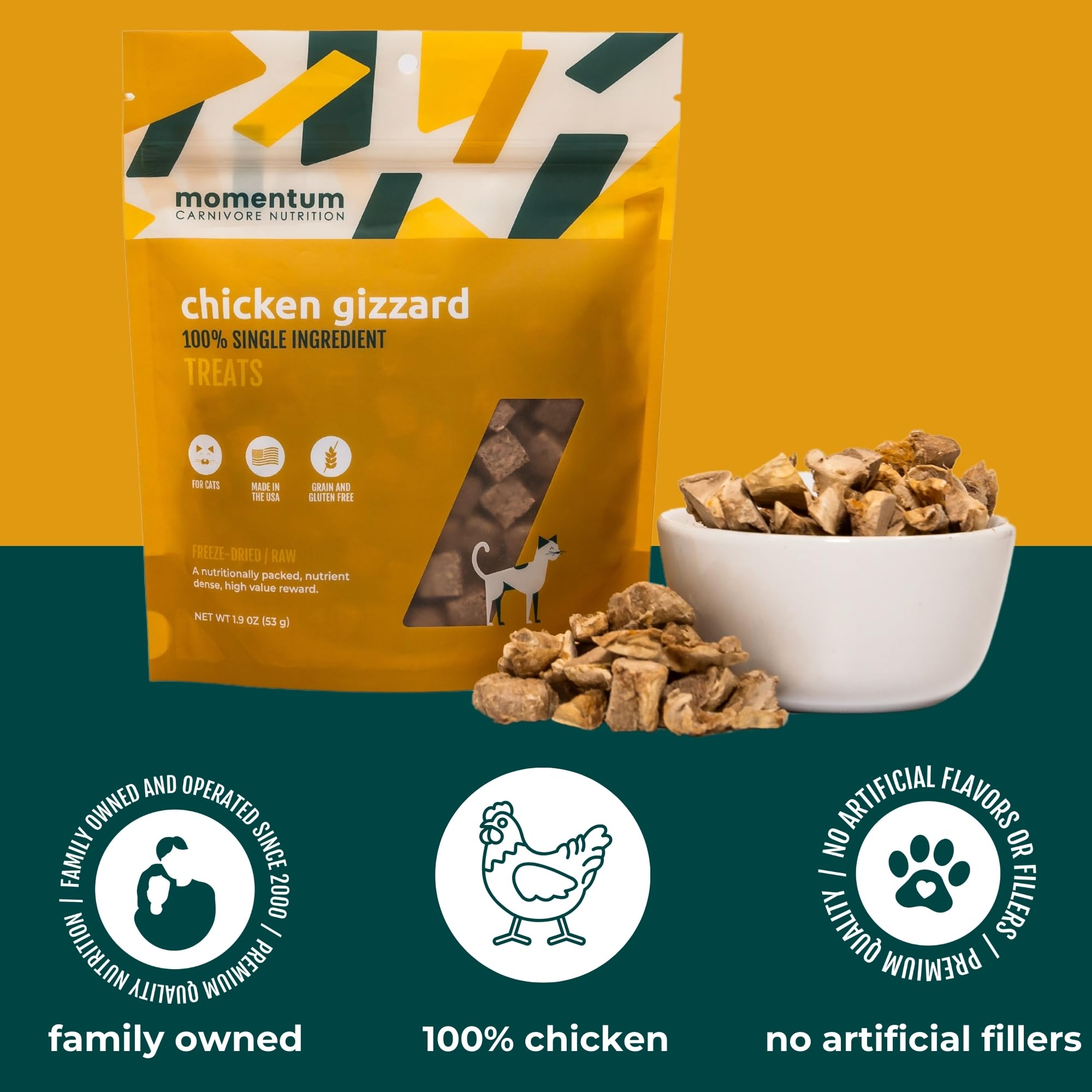 Momentum Carnivore Nutrition gato disfrutando snack, recompensa sabrosa y sin granos.
