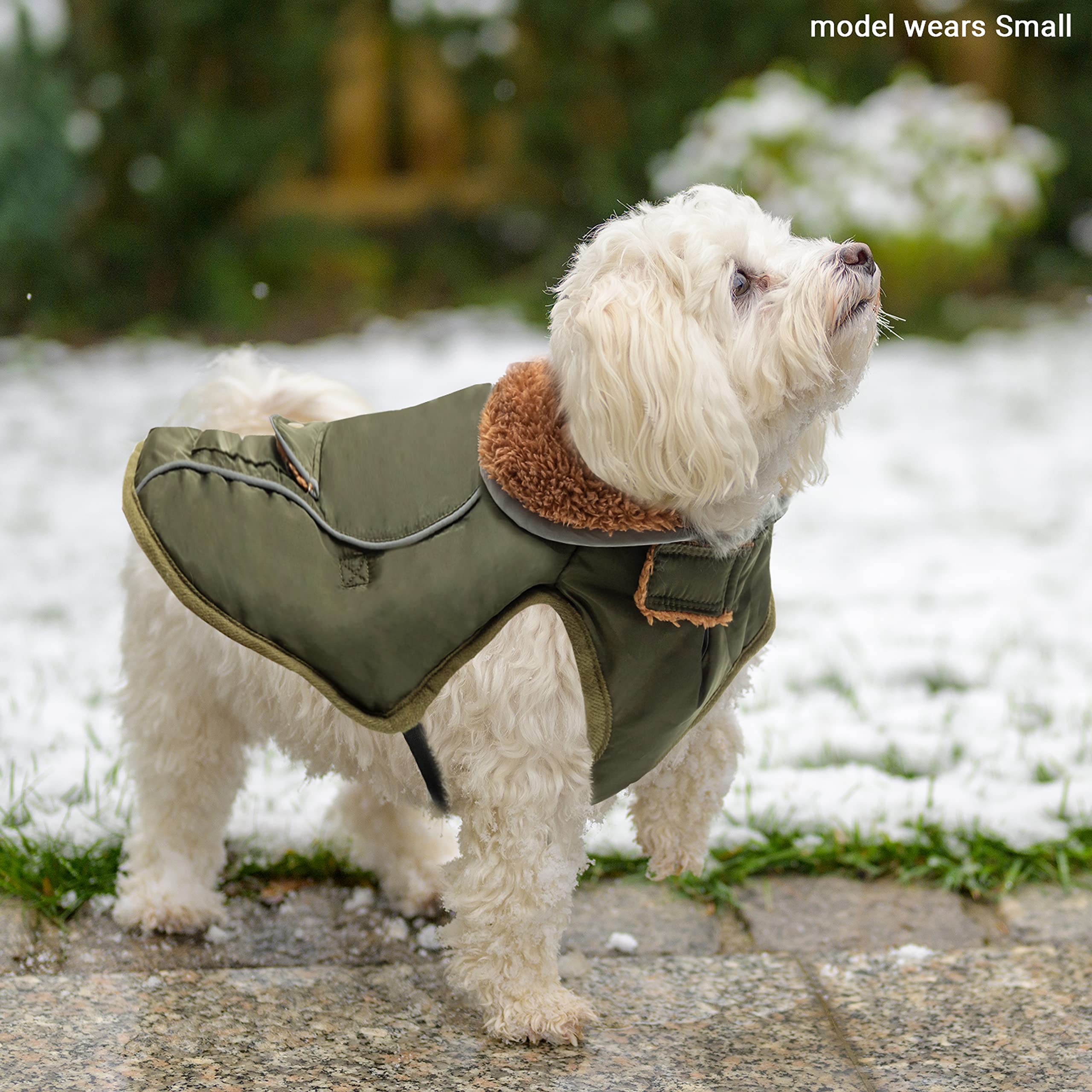 Motzabo abrigo de perro, bolsillos prácticos para snacks y accesorios.