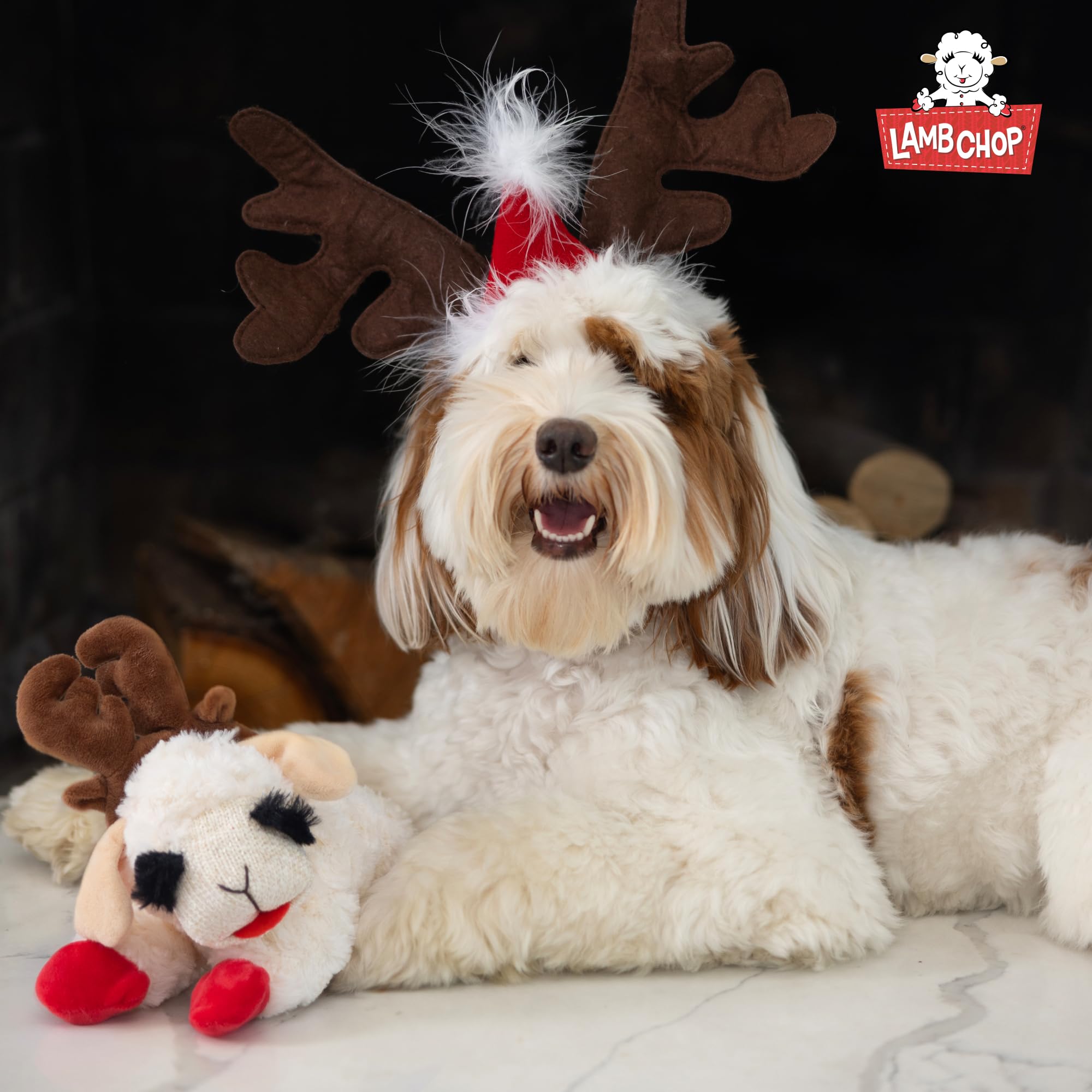 Multipet Lamb Chop crema, peluche ligero para abrazos en casa.
