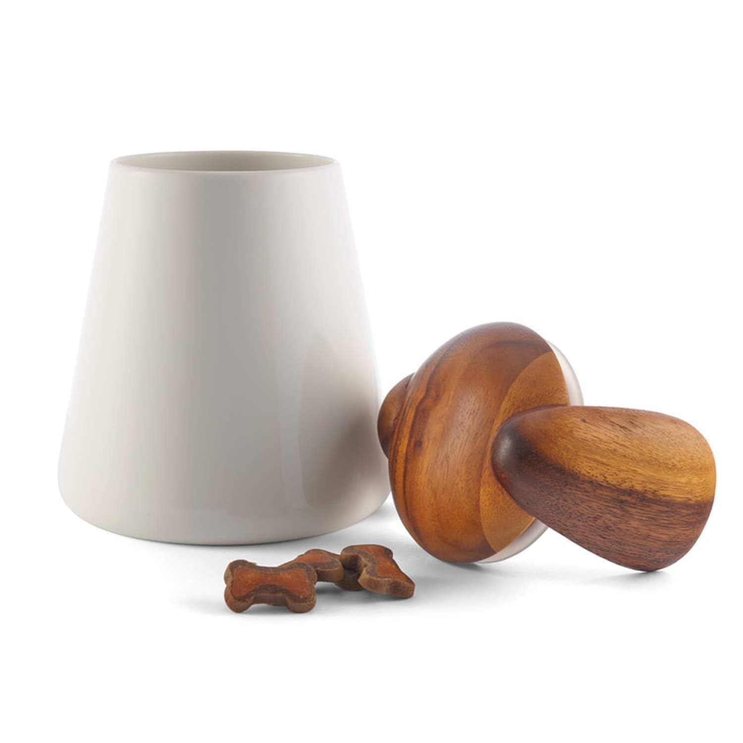 Nambe porcelana con tapa de acacia, combinación elegante de materiales.