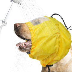 Gorra de ducha Nanaki ajustable protege las orejas de tu perro durante el baño.