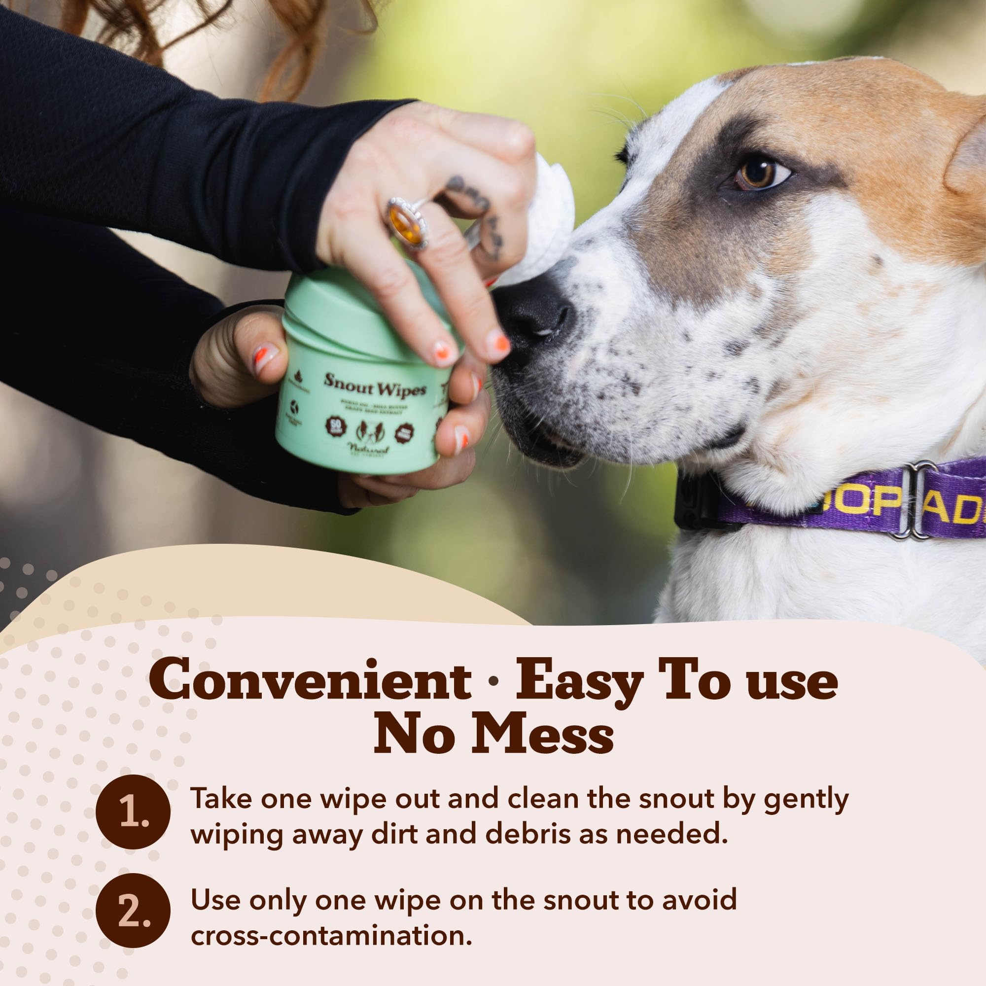 Natural Dog Company Snout Wipes envase compacto para viaje diario.
