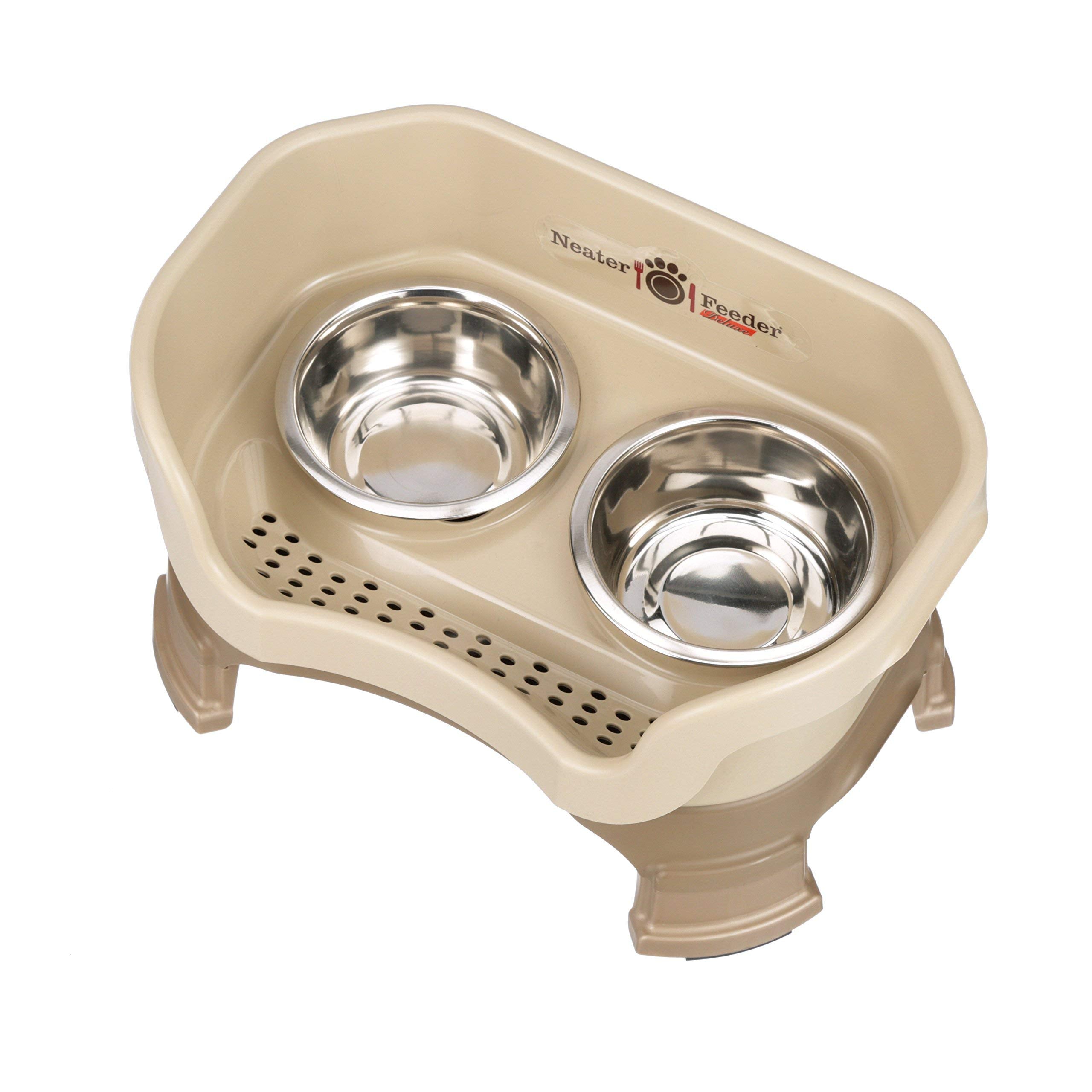 Neater Feeder Deluxe: acabado beige elegante en cualquier comedor de mascotas.