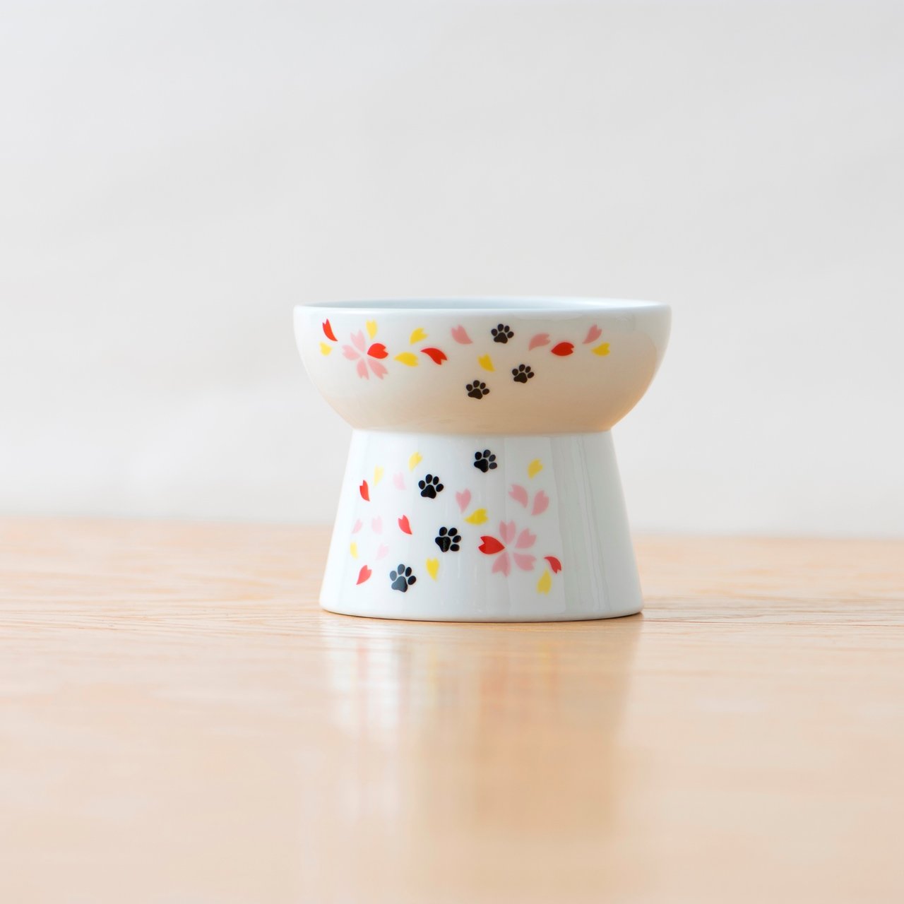 Capacidad de 2 tazas, apto para agua y comida seca o húmeda.