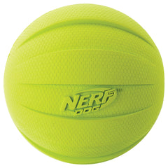 Nerf Dog pelota resistente al agua, perfecta para juegos en exterior