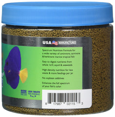 Peces alimentándose con New Life Spectrum Naturox Series Marine Formula: pellets que favorecen ingesta y brillo.