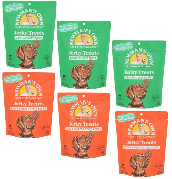 Newman's Own tiras de carne res y patata dulce en bolsa abierta, snack sabroso para perros.
