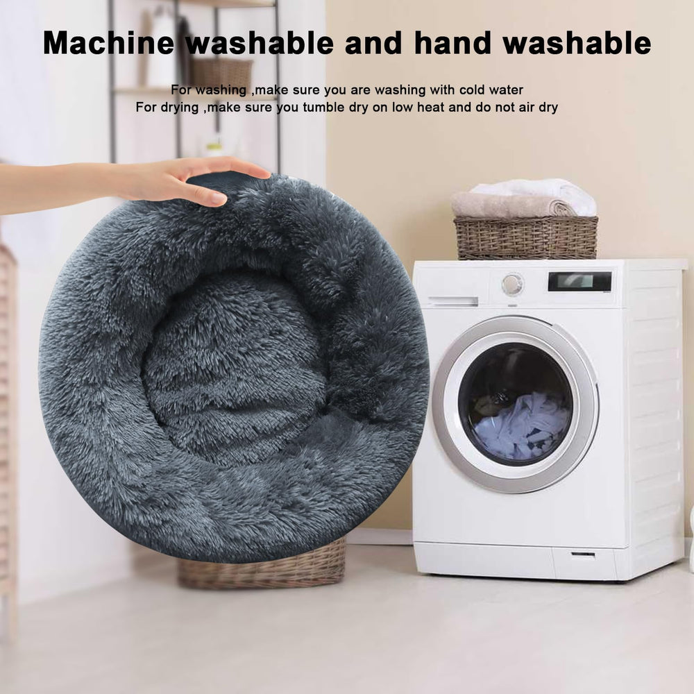Textura suave de la cama Nisrada en tejido peluche para calor y confort.